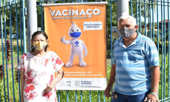 Vacinação contra gripe em praça na Marambaia reúne muitas famílias no domingo, 25