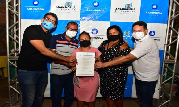 Prefeitura de Ananindeua entrega títulos de propriedade às famílias do Curuçambá