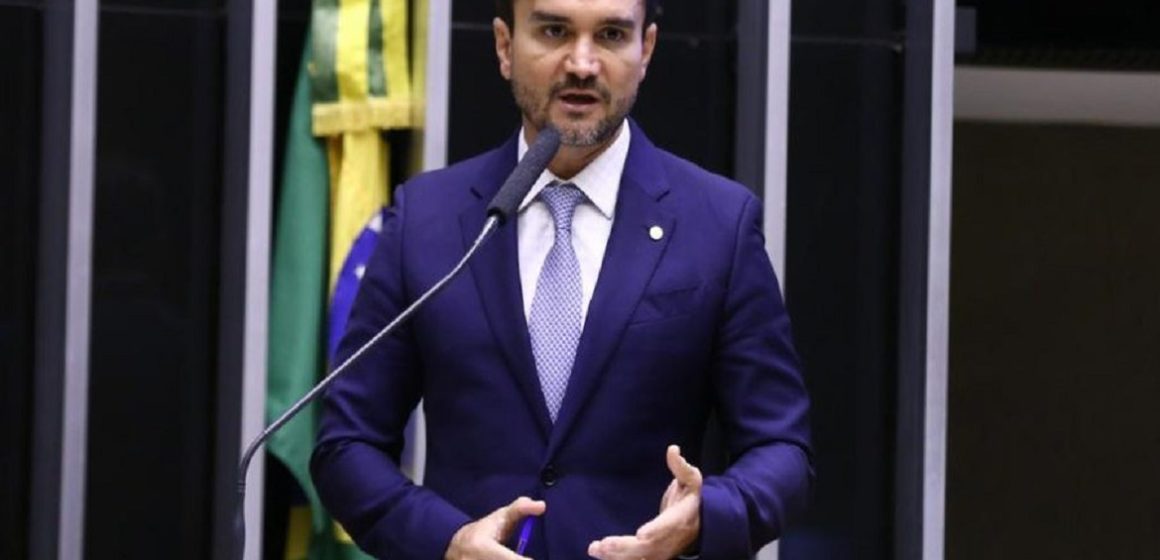Reforma do Imposto de Renda não ameaça vale-refeição, garante Celso Sabino