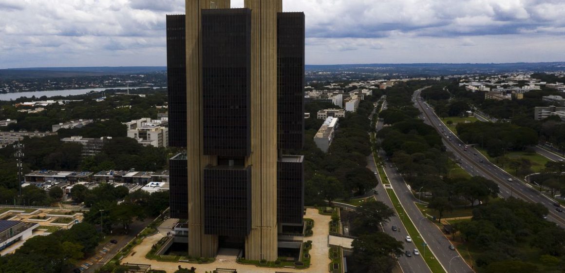 Mercado financeiro eleva projeção da inflação para 6,56%