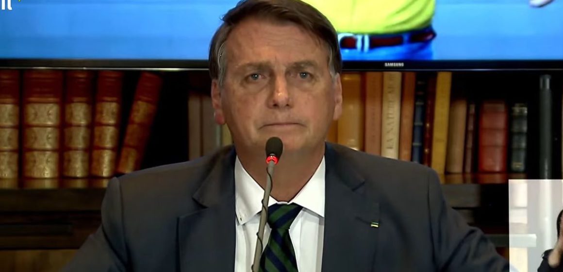 Após três anos falando em ‘fraudes eleitorais’, Bolsonaro faz live com notícias falsas e admite não ter provas das acusações