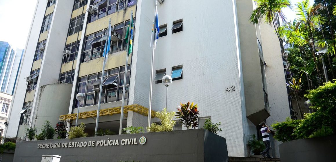 Polícia do Rio faz operação contra construção irregular
