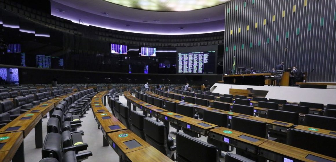 Câmara aprova projeto que proíbe despejos até fim de 2021