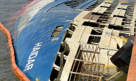 Semas vistoria serviço de reflutuação de navio encalhado em Barcarena