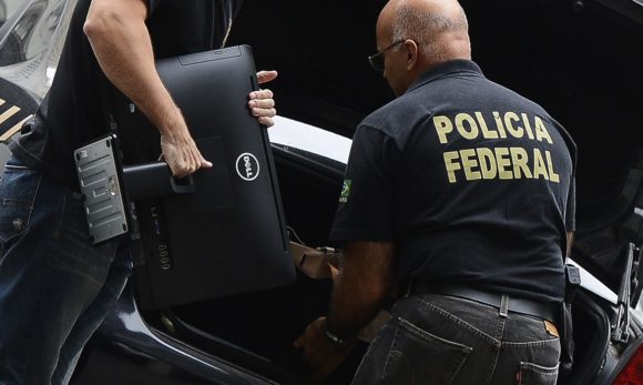 Polícia Federal combate em 3 estados venda maconha pela internet