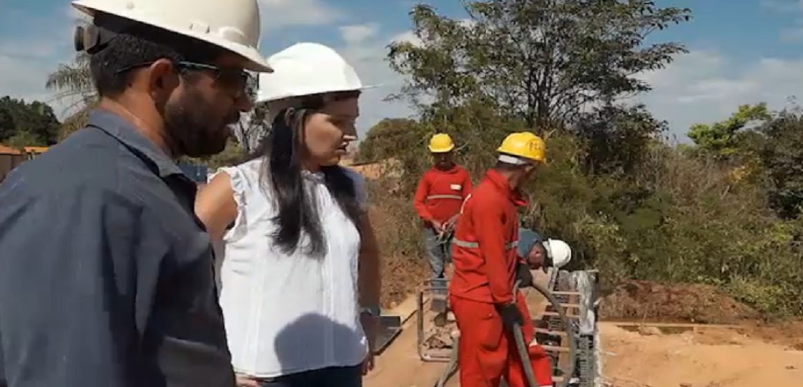 Prefeita Mariana Chamon acompanha obras em Curionópolis