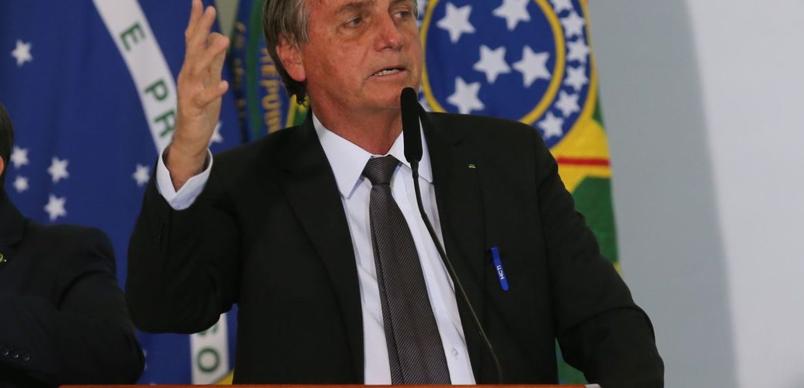 Presidente regulamenta MP que reorganiza cargos e funções no Executivo