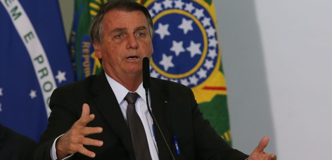 Bolsonaro sanciona MP da Eletrobras com 14 vetos