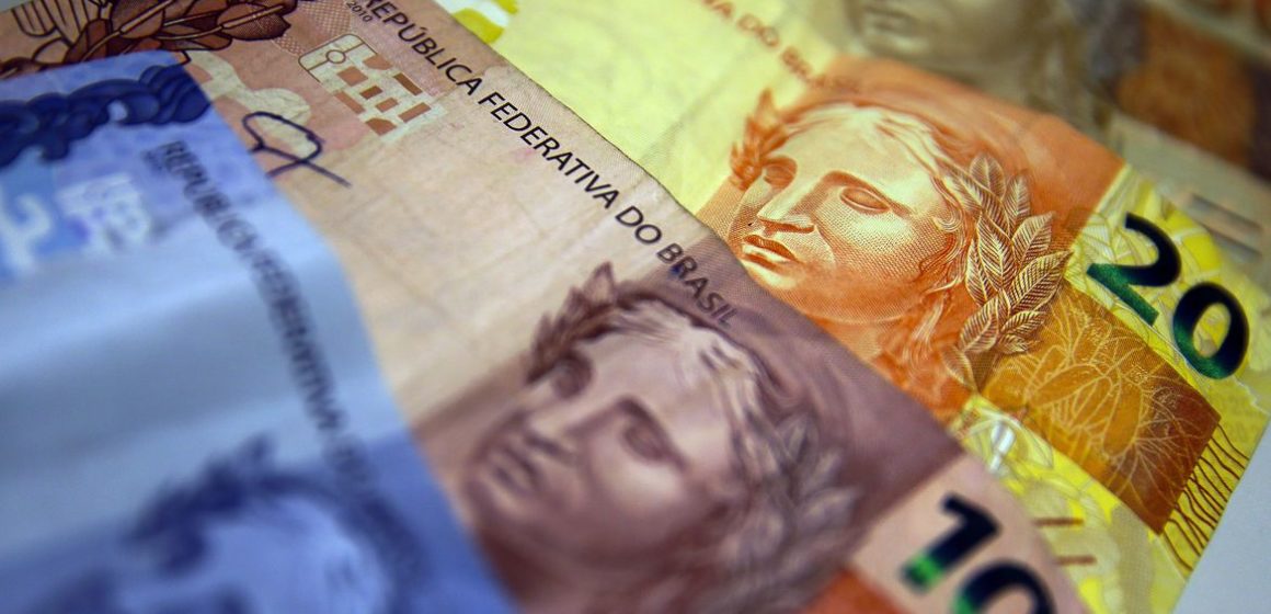 Ipea diz que investimentos têm queda de 18% em abril