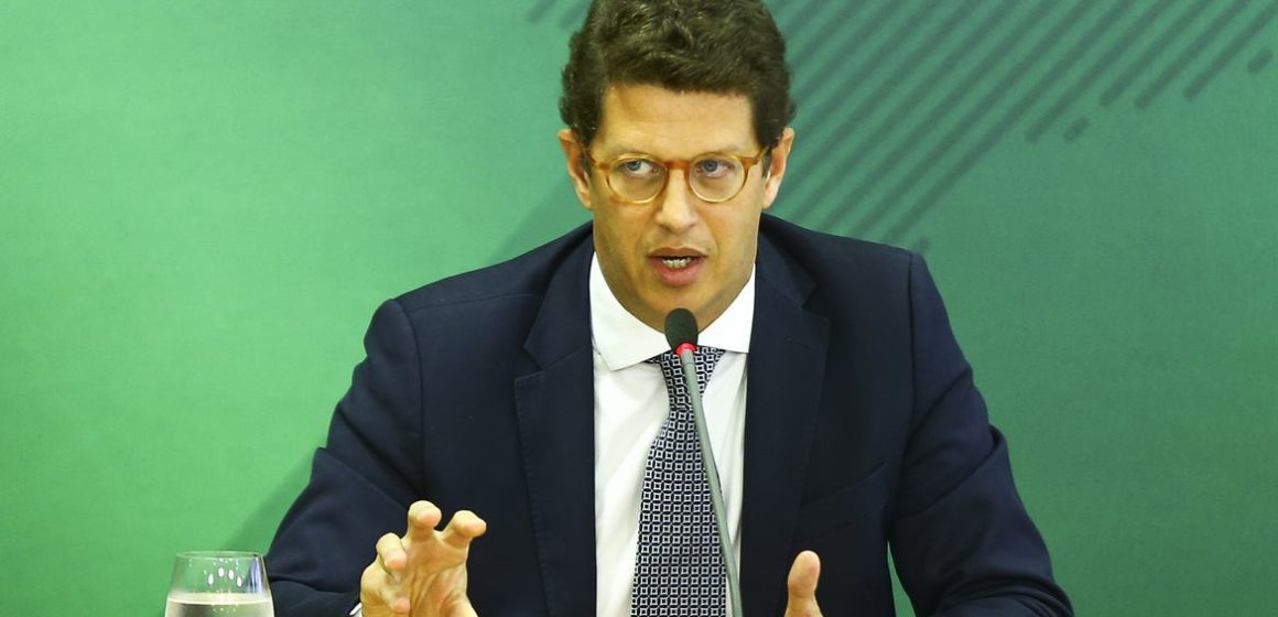 PF: apuração que atinge Salles aponta uso de documentos falsos e ‘lavagem’ de produtos florestais