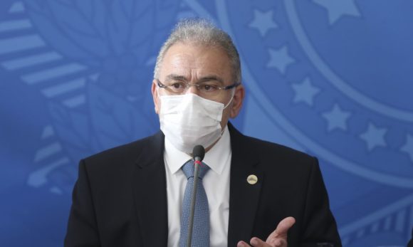 Queiroga diz que governo fará estudo sobre terceira dose para a CoronaVac