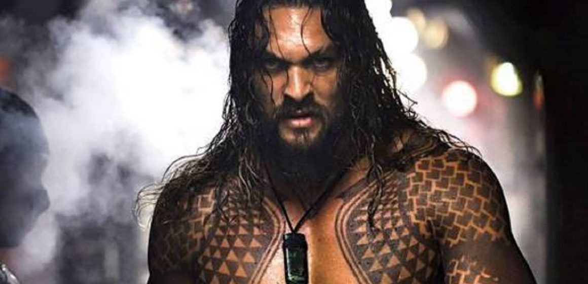 Aquaman 2: Jason Momoa chega a Londres para gravação e se despede do visual