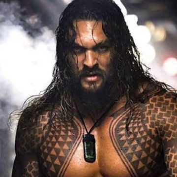 Aquaman 2: Jason Momoa chega a Londres para gravação e se despede do visual