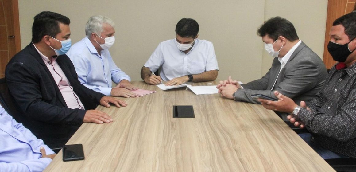 Governo do Pará firma parceria com Novo Progresso para a aquisição de equipamentos de limpeza urbana