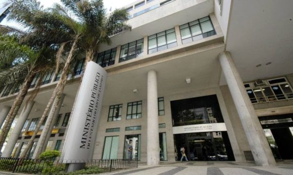 Justiça bloqueia bens de delegado e outros acusados de improbidade no RJ
