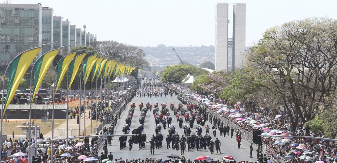 Defesa informa que não haverá desfile militar de 7 de setembro, em razão da pandemia