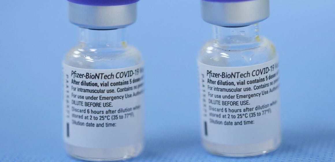 Dois aviões com vacinas da Pfizer chegam ao aeroporto de Campinas