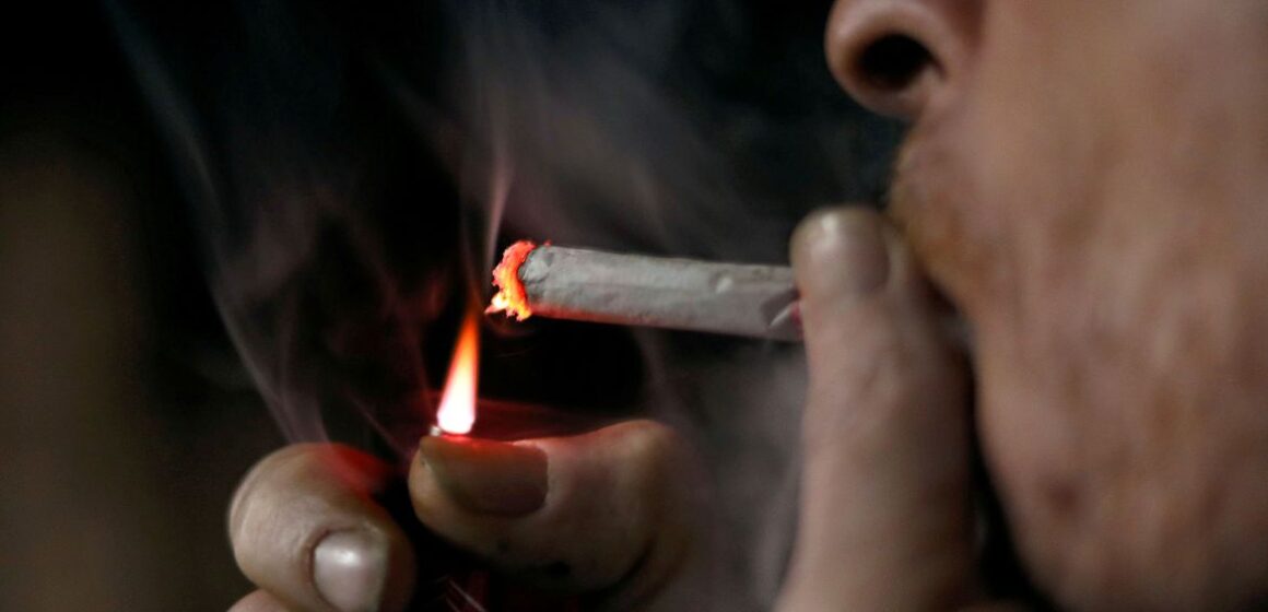 Cartilha da Fundação do Câncer ajuda fumantes a largar o vício