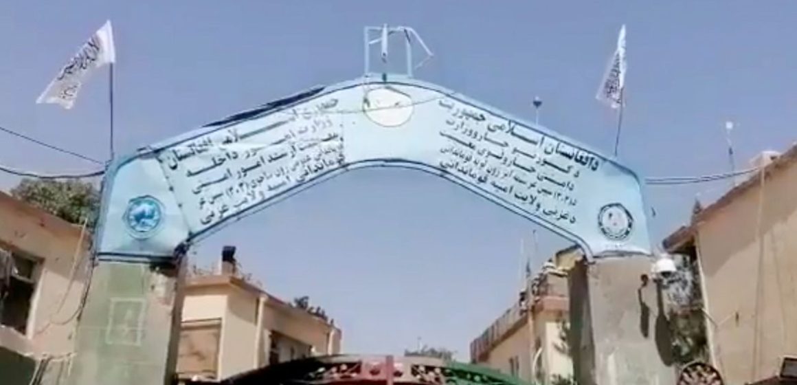 Talibãs conquistam 10ª cidade provincial afegã, a caminho de Cabul