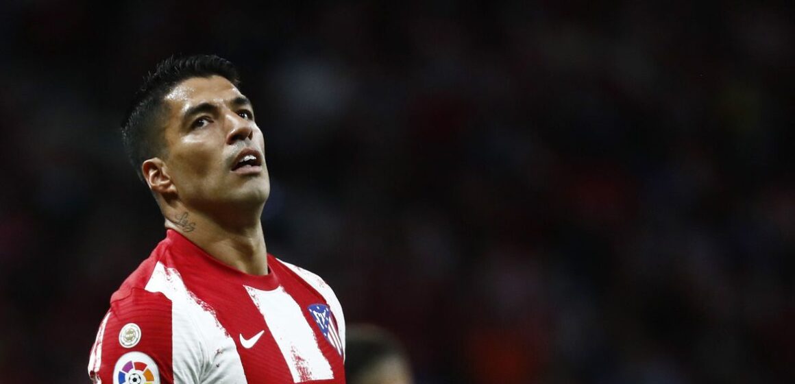 2021-08-30t175619z_1_lynxmpeh7t0rt_rtroptp_4_fut-uruguai-suarez Contusão no joelho tira Suárez de partidas das Eliminatórias
