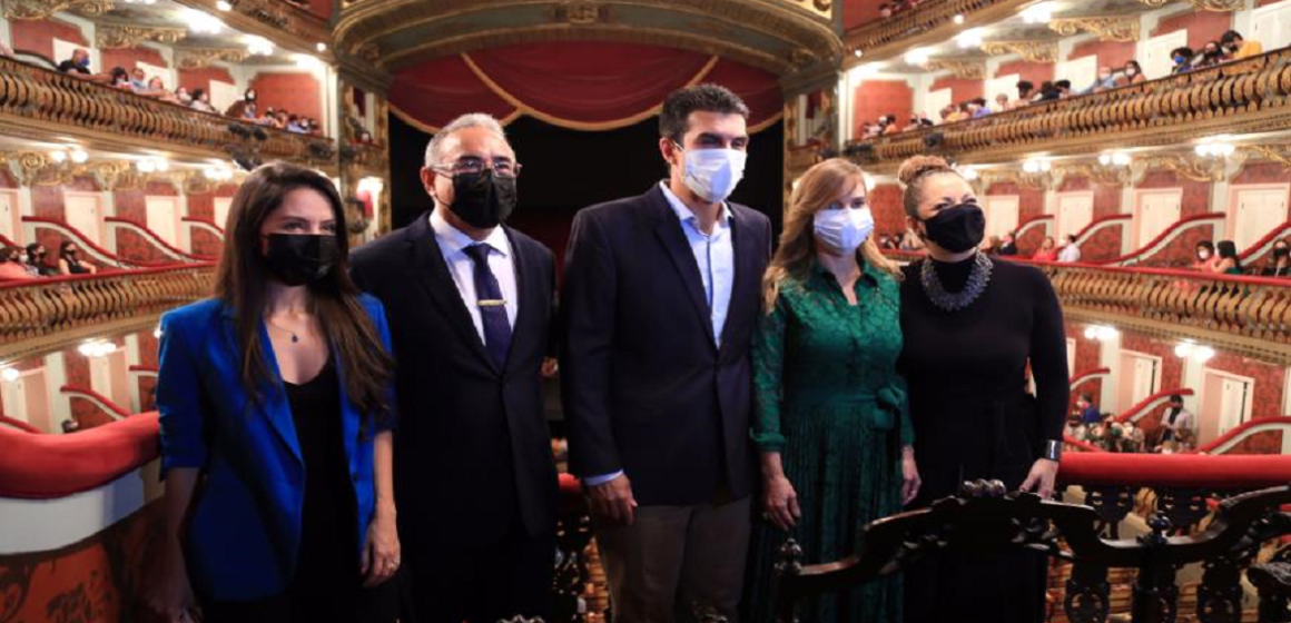 Edmilson prestigia a reabertura do Theatro da Paz