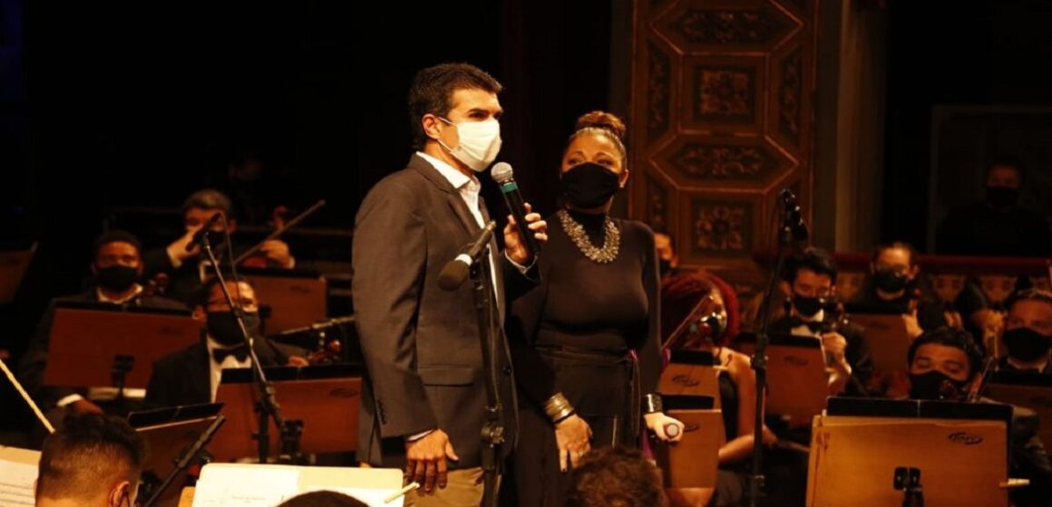 Ursula Vidal participa da reabertura do Theatro da Paz, após fim das obras