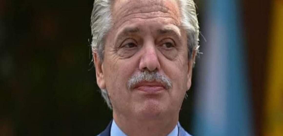 Presidente da Argentina é indiciado por festa na pandemia