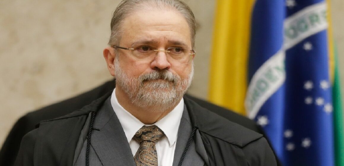 Justiça Federal no DF rejeita queixa-crime de Augusto Aras contra professor Conrado Hübner