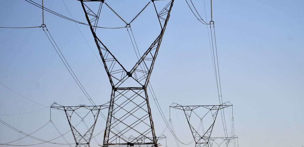 Conta de luz seguirá na bandeira vermelha 2 em setembro
