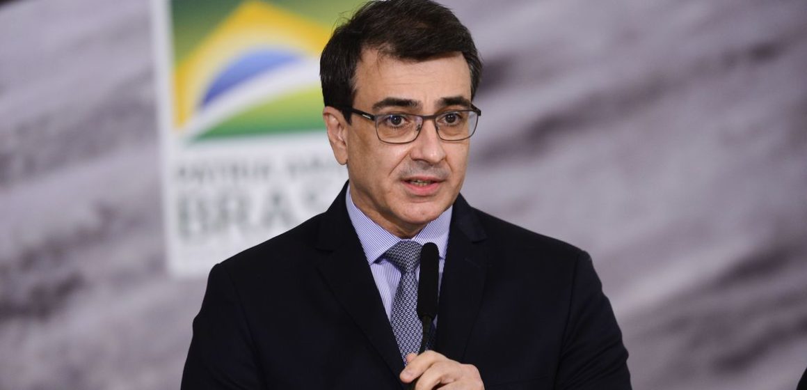 Ministro defende transferência de tecnologias para produção de vacinas