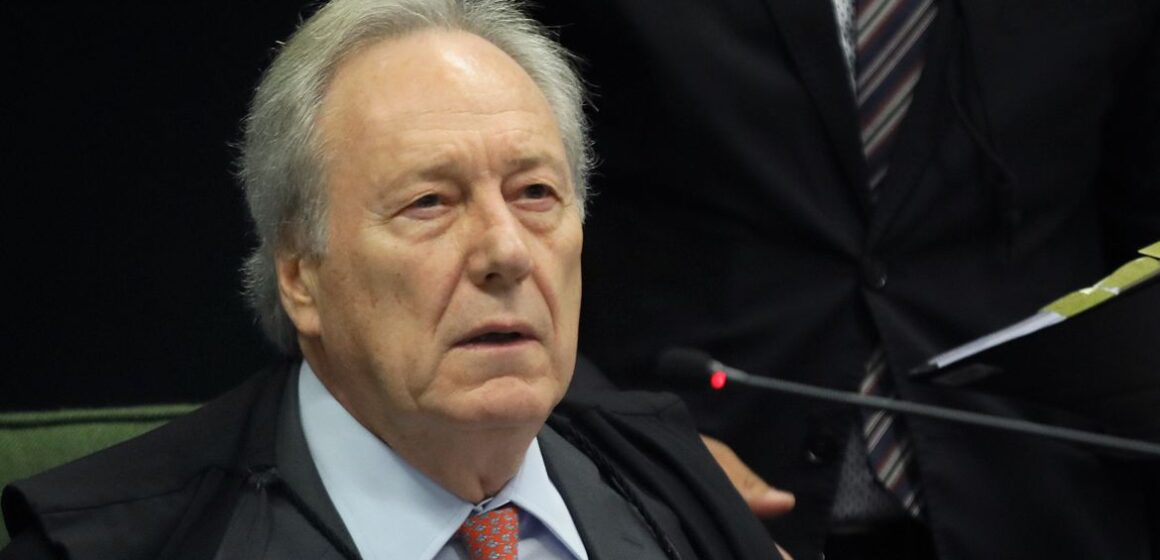 Ministro Ricardo Lewandowski durante sessão da 2ª turma do STF. Lewandowski pede que CPI tome medidas para preservar quebras de sigilo