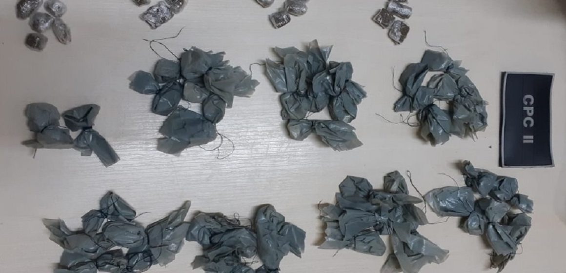 Dupla é presa e 280 papelotes de drogas são apreendidos em operação em bairros de Belém