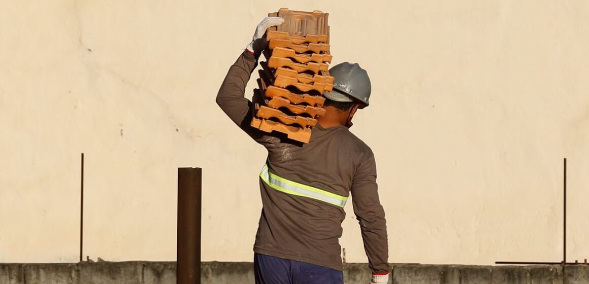 Confiança e intenção de investir sobem na construção, indica CNI