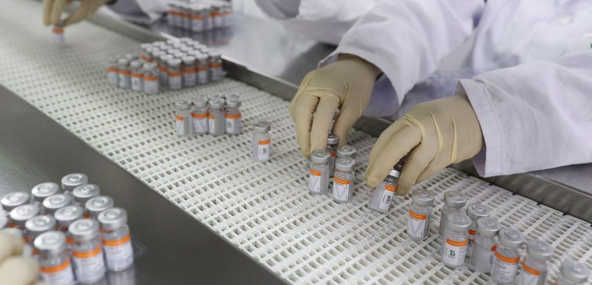 Butantan recebe 2 milhões de doses prontas da vacina CoronaVac