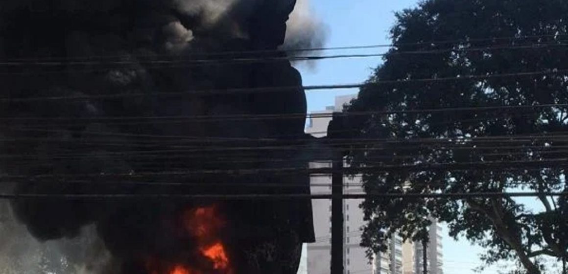 3º ativista suspeito de incendiar estátua de Borba Gato em SP se entrega e é preso pela polícia