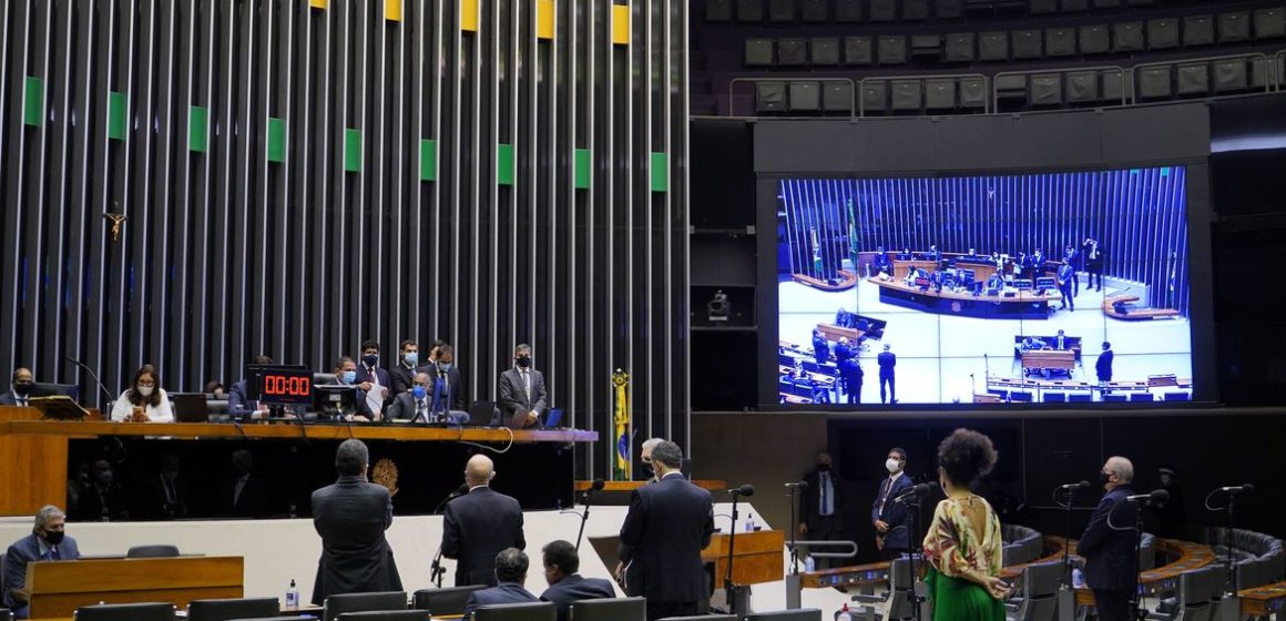 Sem distritão, Câmara aprova texto-base da PEC da reforma eleitoral