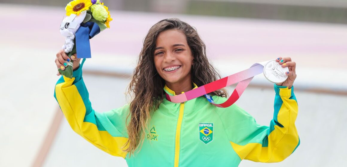 Rayssa Leal aparece em novo vídeo promocional de ‘Space Jam: Um Novo Legado’ e se encontra com o Pernalonga