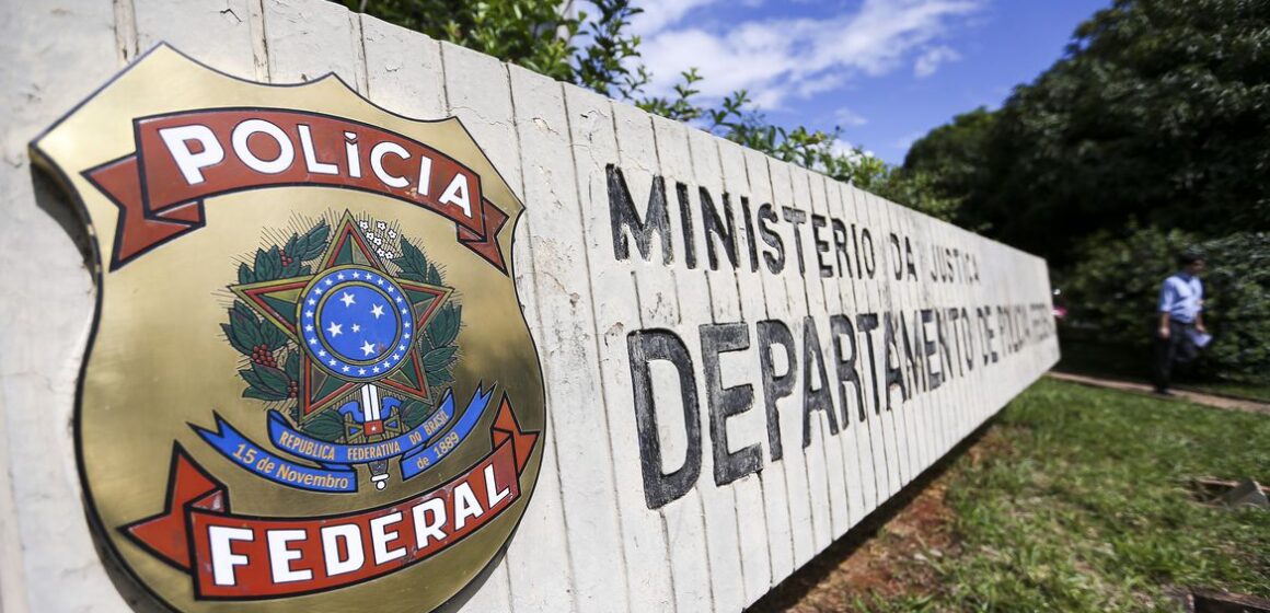 Sérgio Reis e deputado Otoni de Paula são alvos de operação da PF