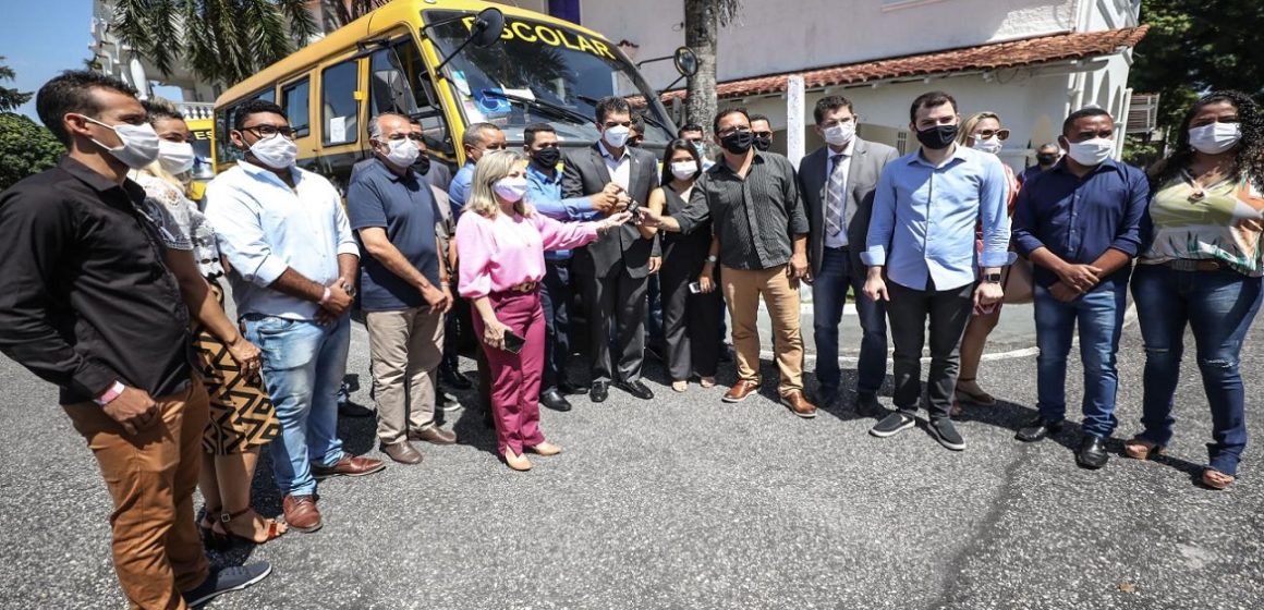 Governo do Pará entrega ônibus escolares para mais oito municípios paraenses