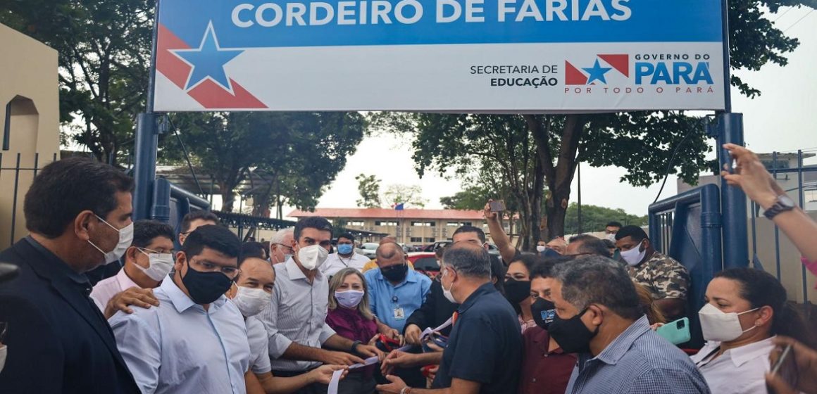 Helder entrega a Escola Estadual Cordeiro de Farias, a 70ª reconstruída na rede pública