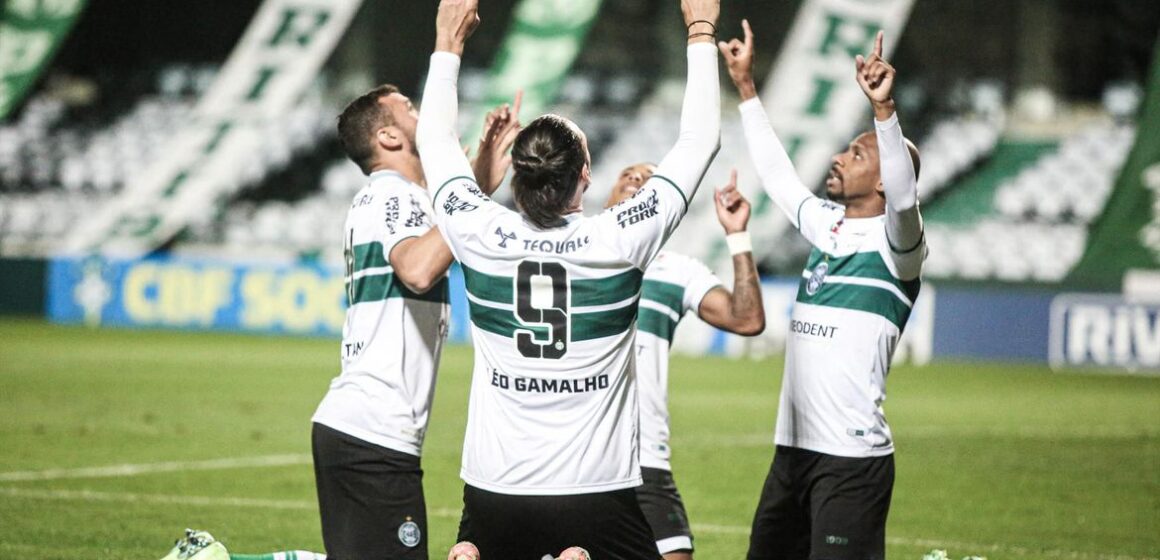 1g5a8111 Coritiba goleia Brusque e amplia vantagem na liderança da Série B