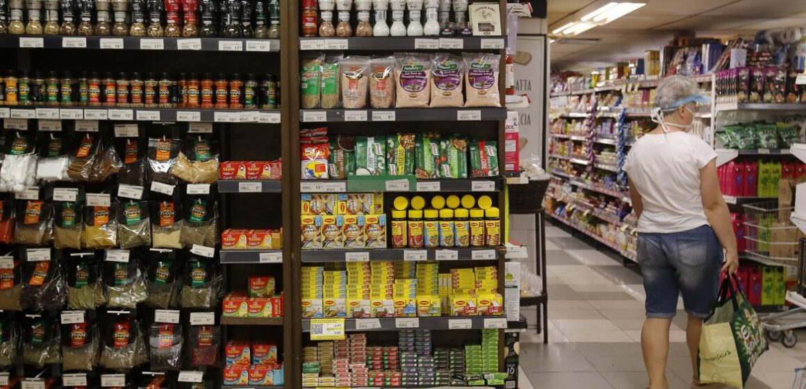 Empresas têm novas regras para indicar redução no volume dos produtos