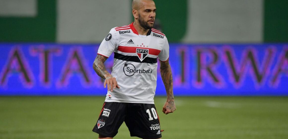 São Paulo anuncia que Daniel Alves não joga mais pelo clube