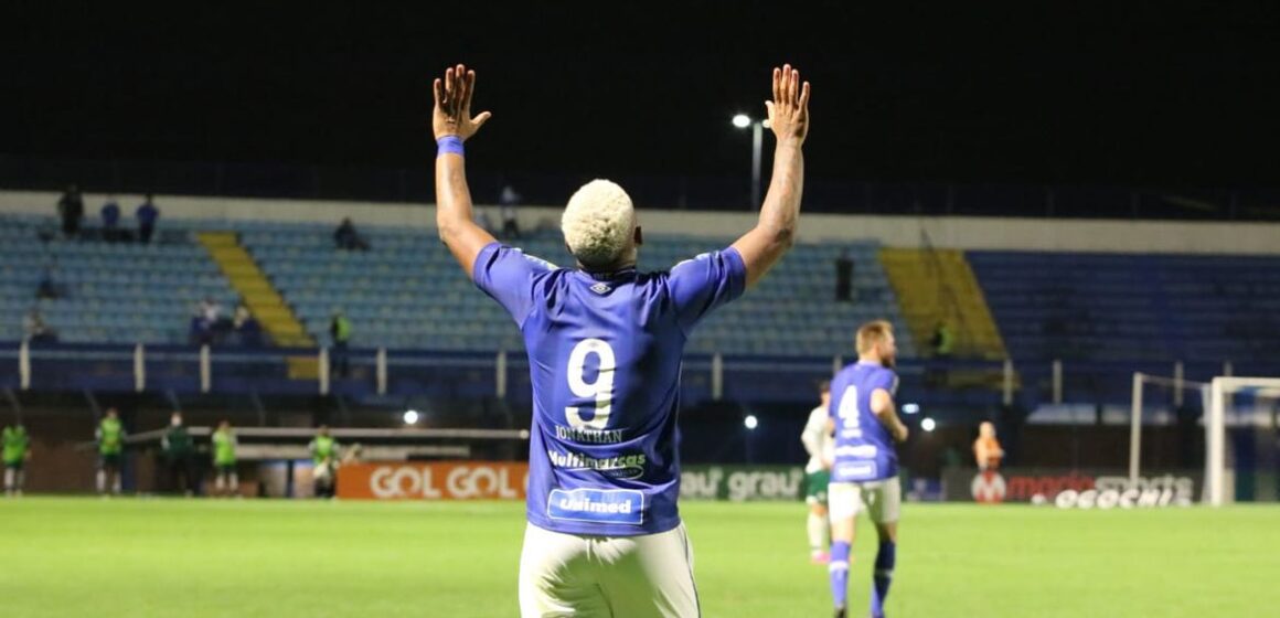 Avaí vence Goiás em Santa Catarina e sobe na tabela da Série B