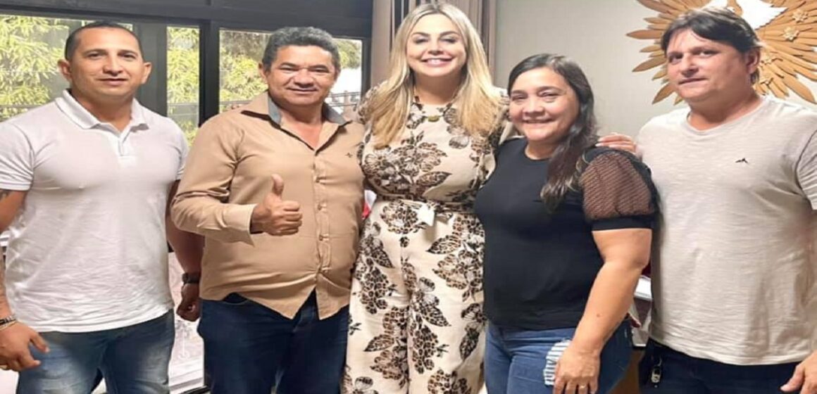 Cilene Couto reúne com comitiva de Abaetetuba