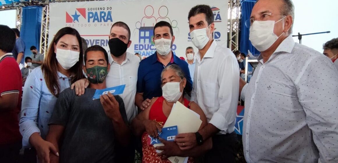 Renilce Nicodemos acompanha entrega de benefícios para Cametá