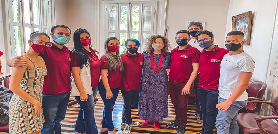 Ursula Vidal dialoga com turma do Colegiado de Danças do Pará