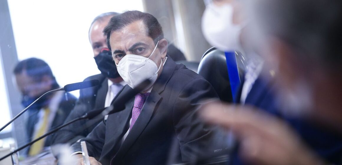Tolentino diz não ter relação com FIB Bank e é desmentido na CPI