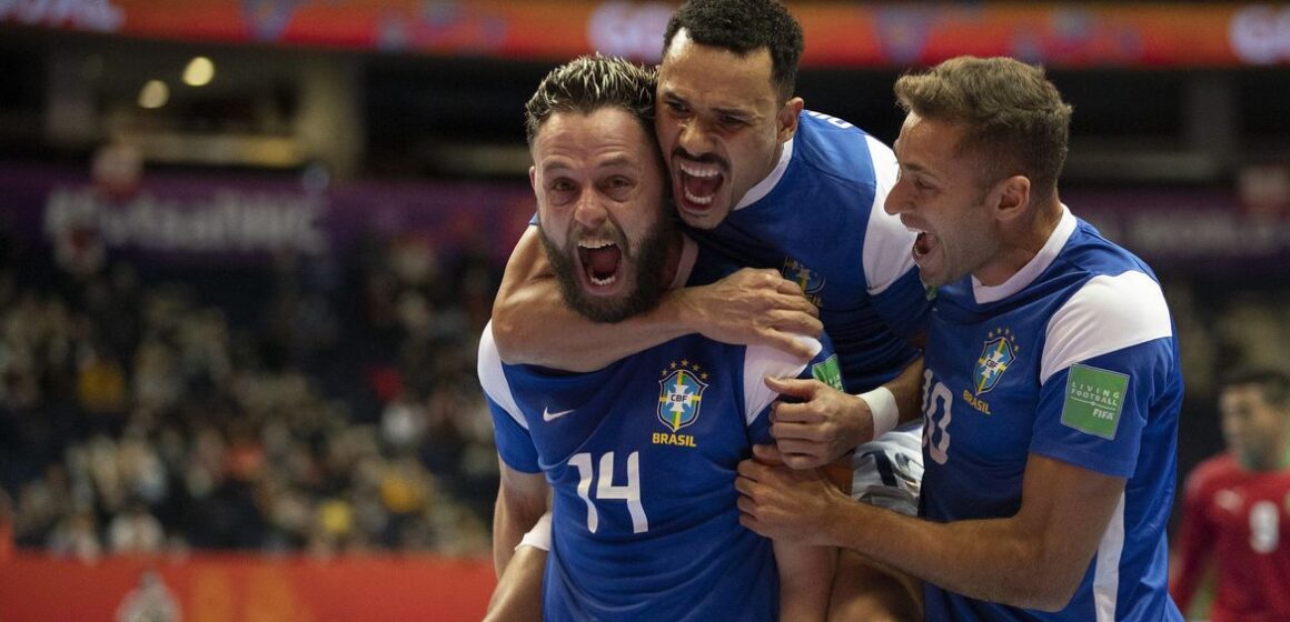 Brasil derrota o Marrocos e vai à semifinal da Copa do Mundo de futsal