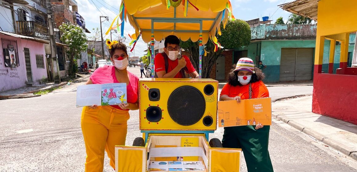 Biketeca – grupo cria biblioteca sobre bicicleta para levar livros e atividades culturais pelo bairro do Guamá